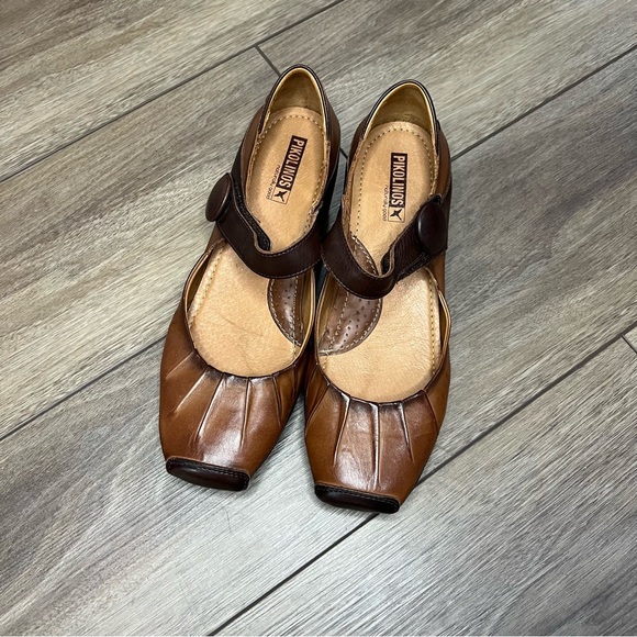 Pikolinos Two-Tone Leather Footwear - Picture 1 of 5